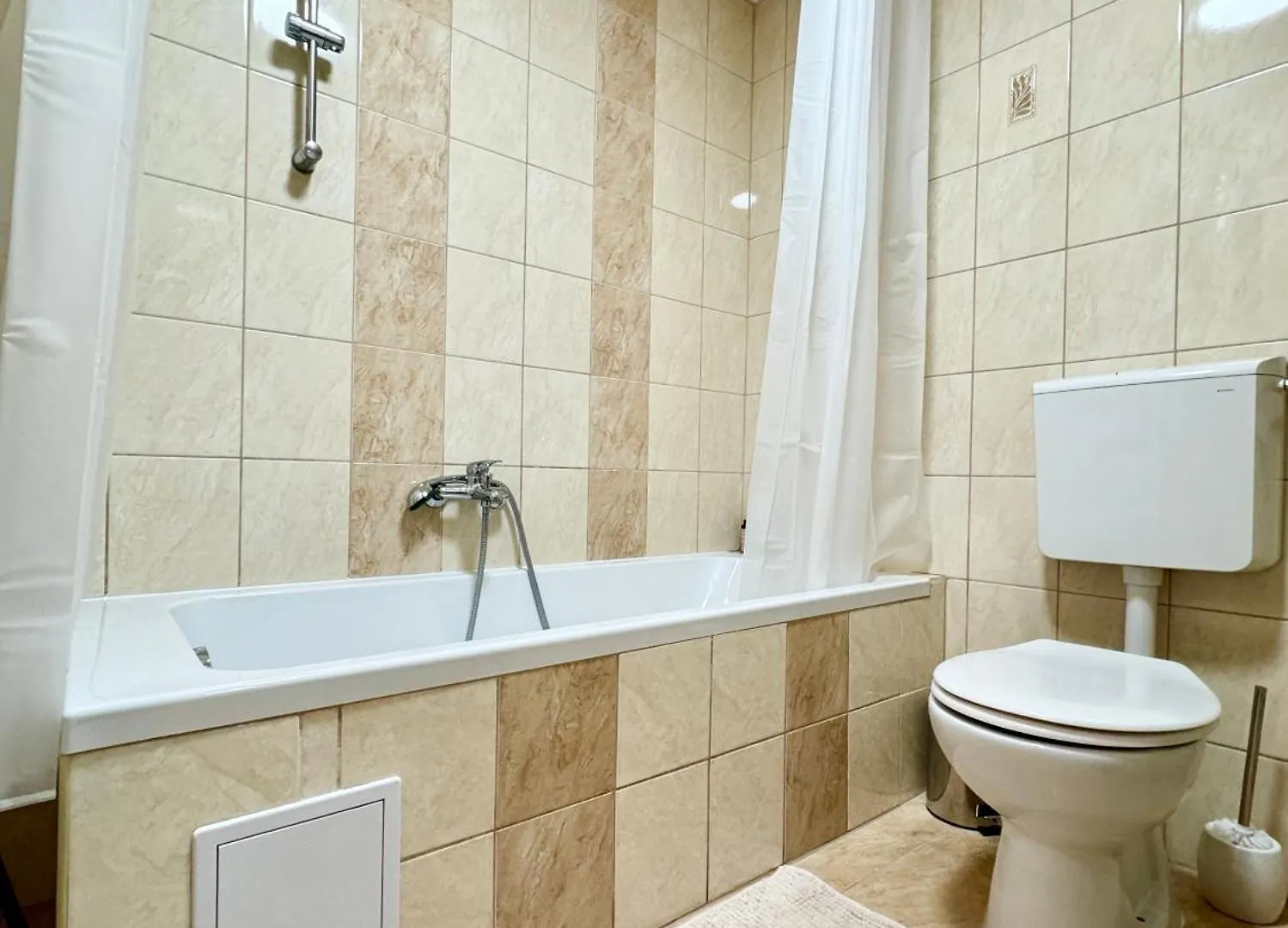 Nepszinhaz Apartment With Ac Budapeste Hungria