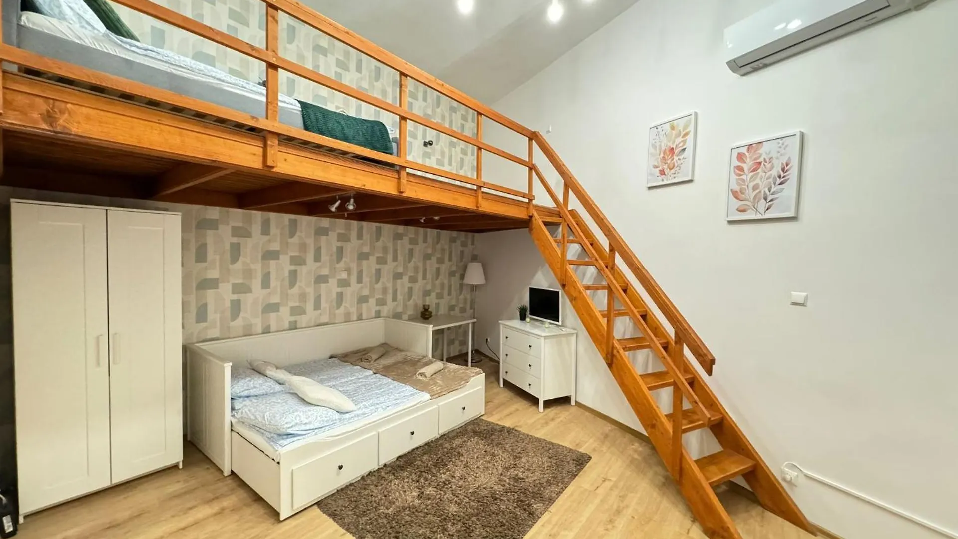 Nepszinhaz Apartment With Ac 布达佩斯
